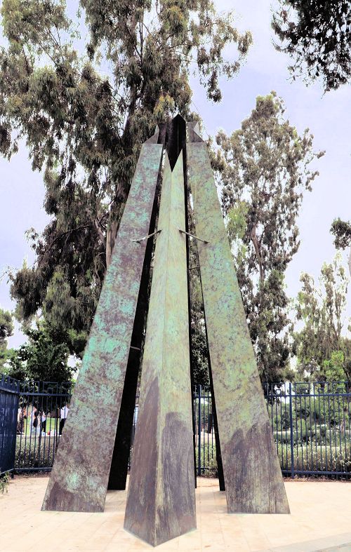 Jerusalem Trail: The 3D Hexagram  (Ammunition Hill National Memorial Site) - © Deniz Bensason