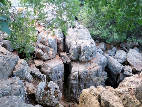 Israel National Trail - Section 01: Ladders on the rocks