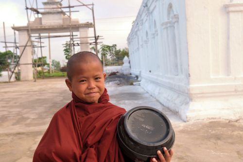 Children of the World - Burma: Budhist Boy Monk