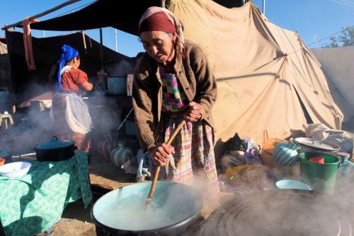 Markets-Vendors - Almolonga animal market, Guatemala: Woman preparing food